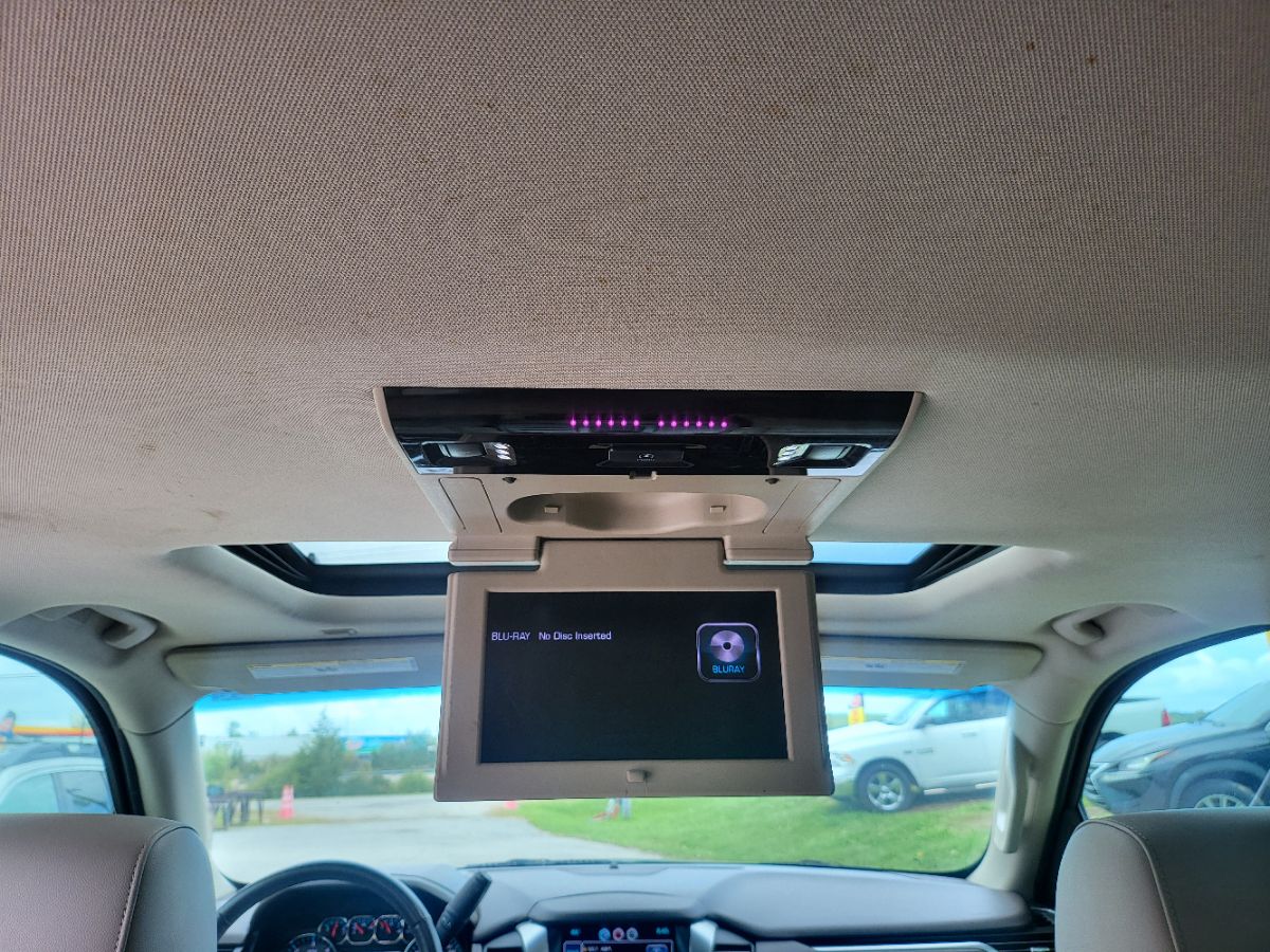 2015 Chevrolet Suburban LTZ photo 37