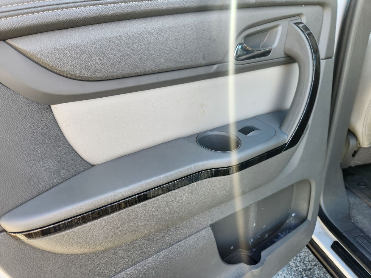 2016 Gmc Acadia SLT photo 40