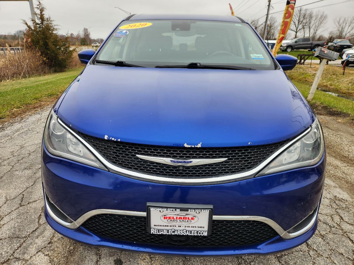 2020 Chrysler Pacifica Touring photo 2