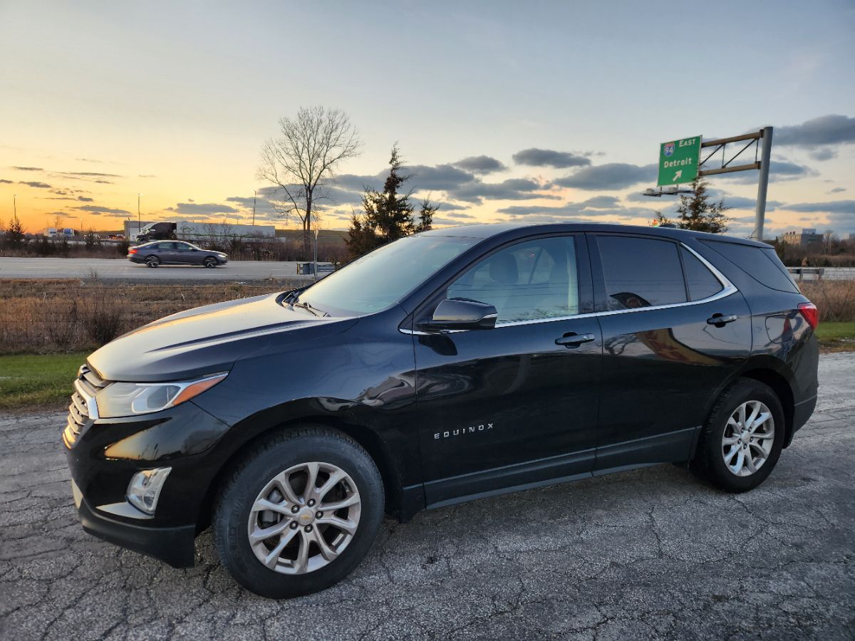 2019 Chevrolet Equinox LT photo 2