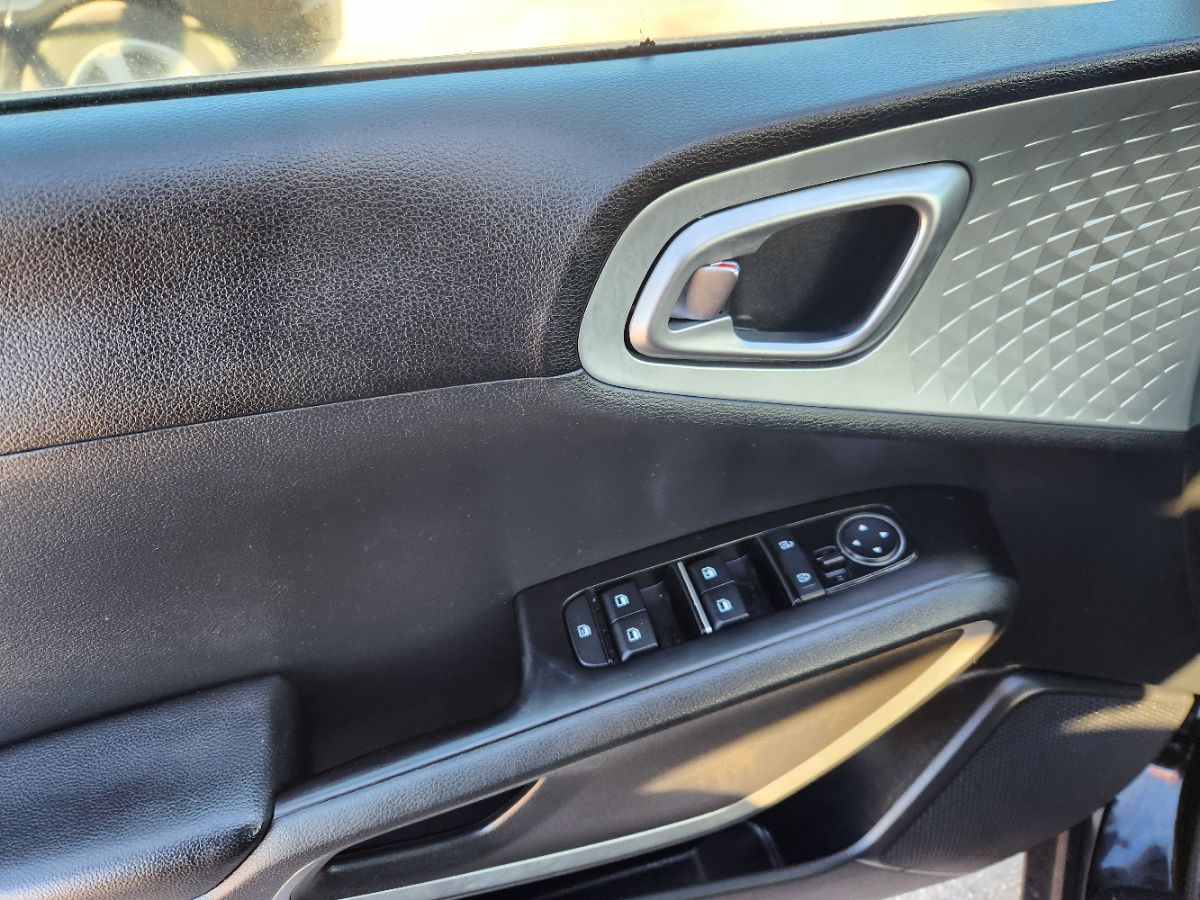 2021 Kia Soul LX - Photo 11