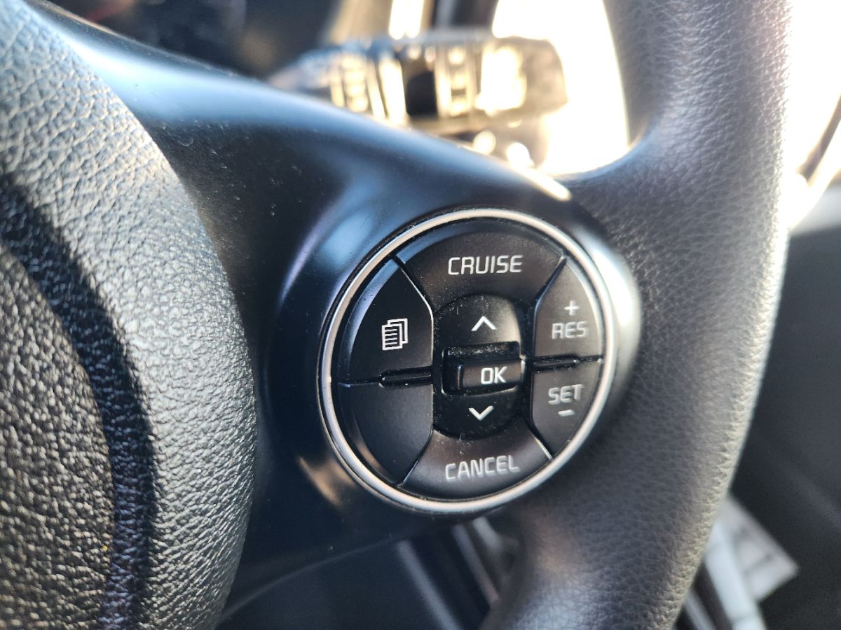 2021 Kia Soul LX - Photo 13
