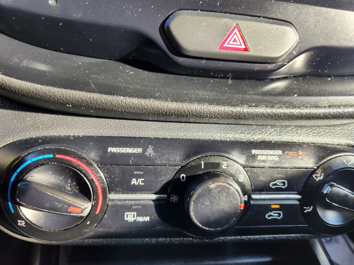 2021 Kia Soul LX - Photo 18