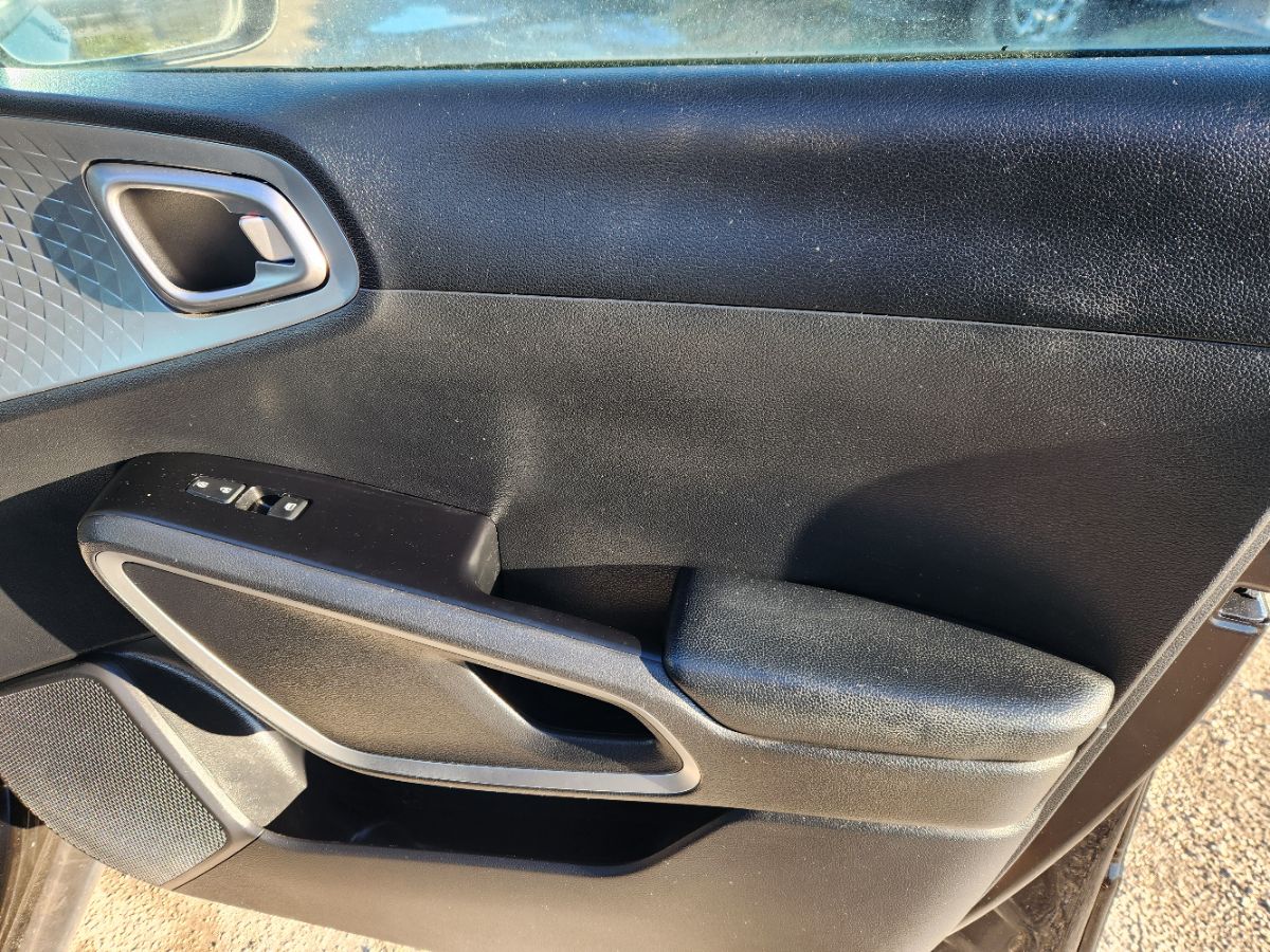 2021 Kia Soul LX - Photo 21