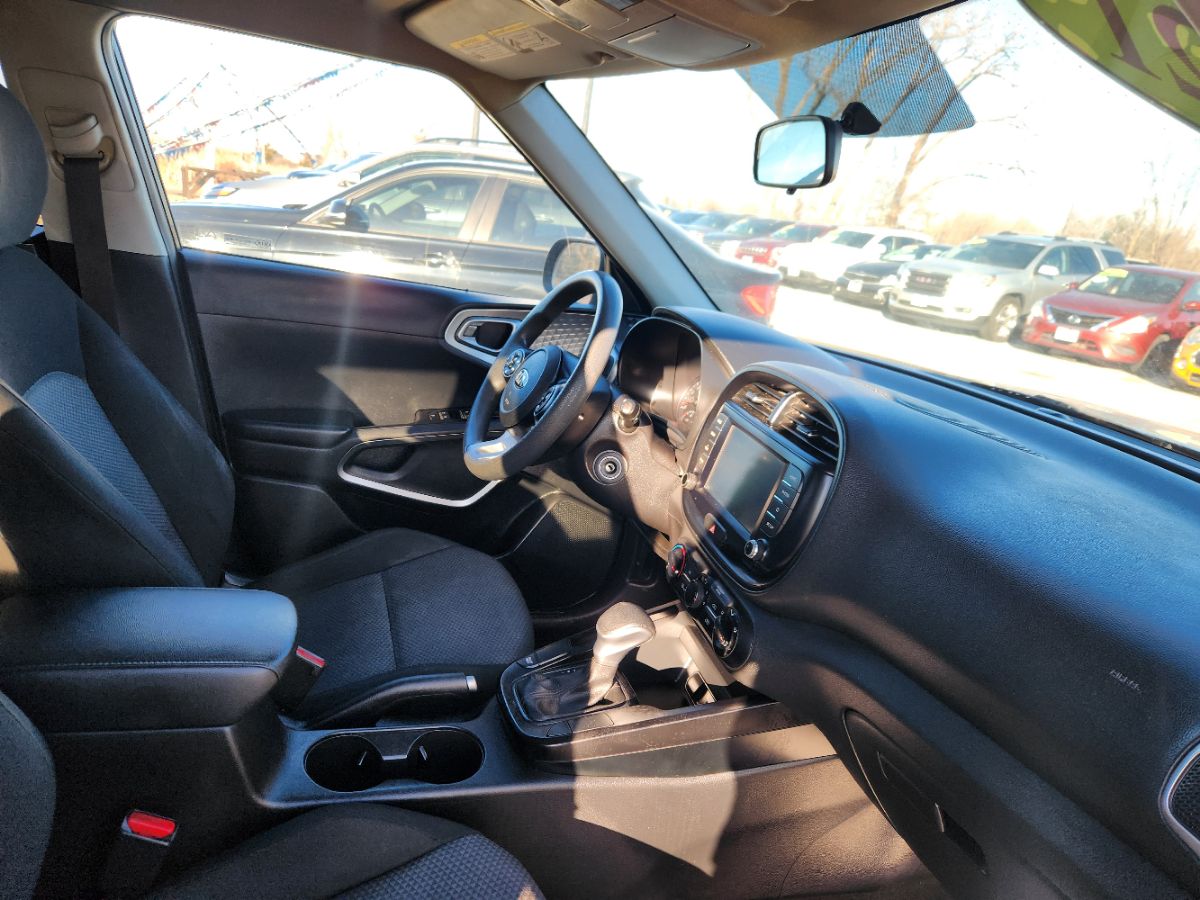 2021 Kia Soul LX - Photo 22