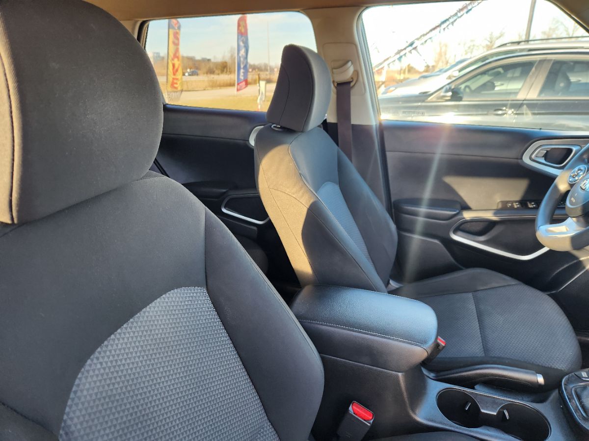 2021 Kia Soul LX - Photo 23