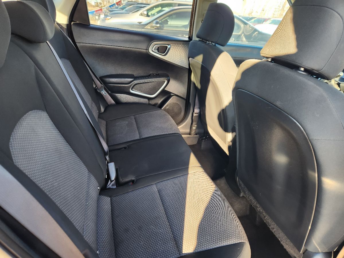 2021 Kia Soul LX - Photo 25