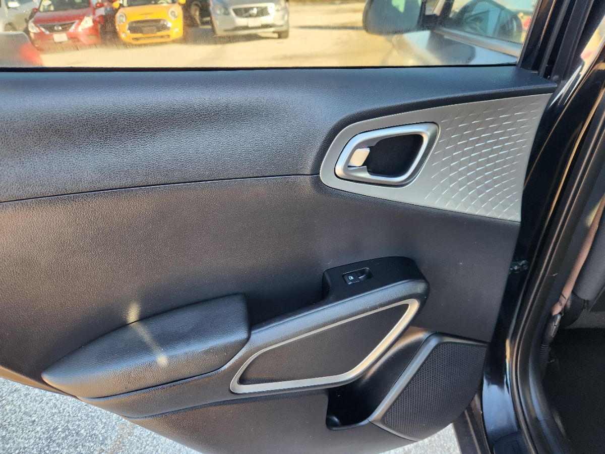2021 Kia Soul LX - Photo 26
