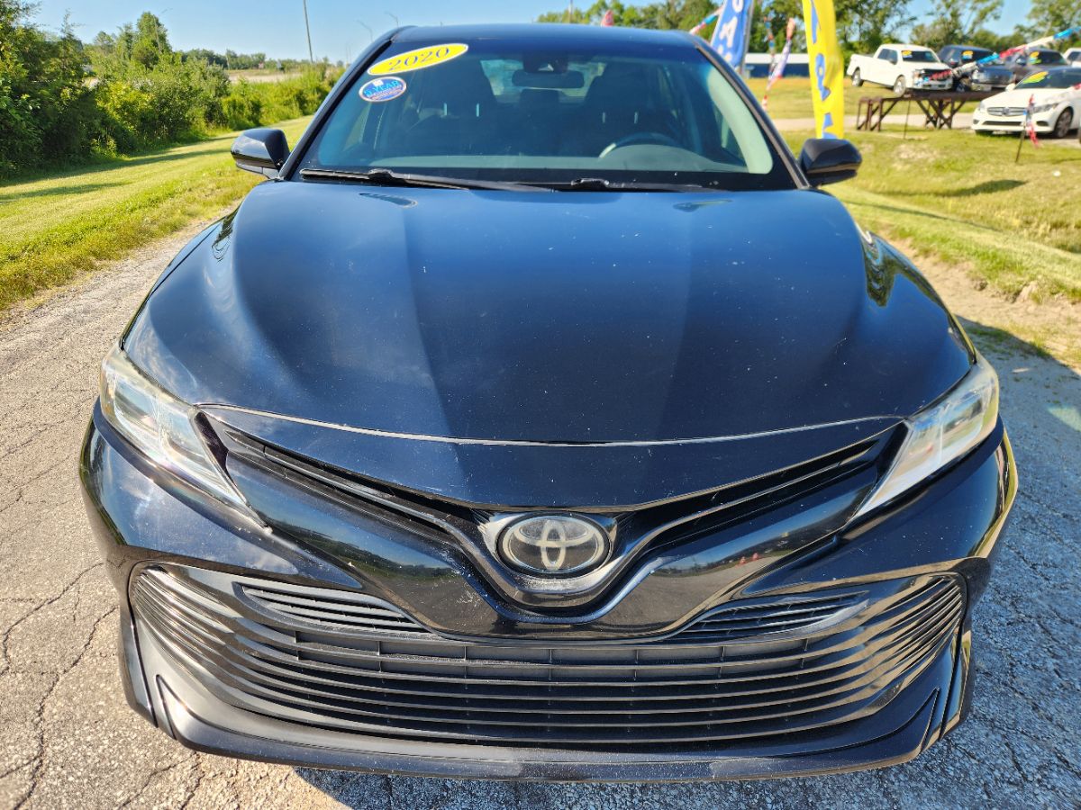 2020 Toyota Camry LE - Photo 3