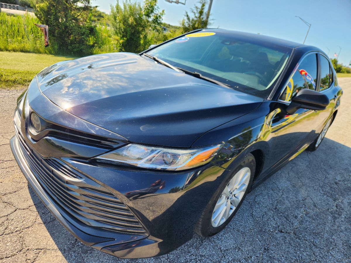 2020 Toyota Camry LE - Photo 4