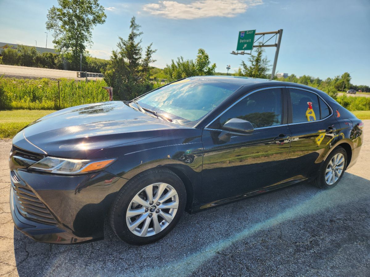 2020 Toyota Camry LE - Photo 5