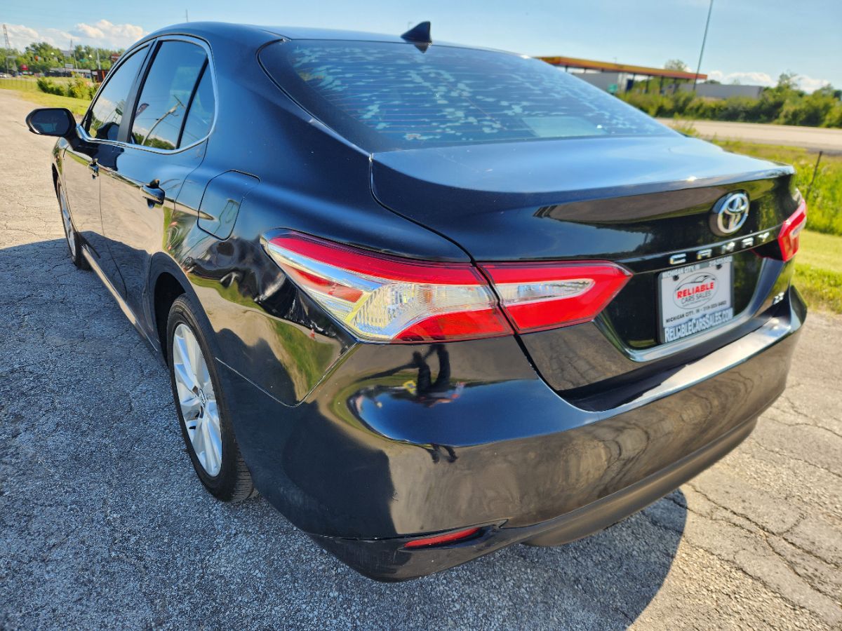 2020 Toyota Camry LE - Photo 6