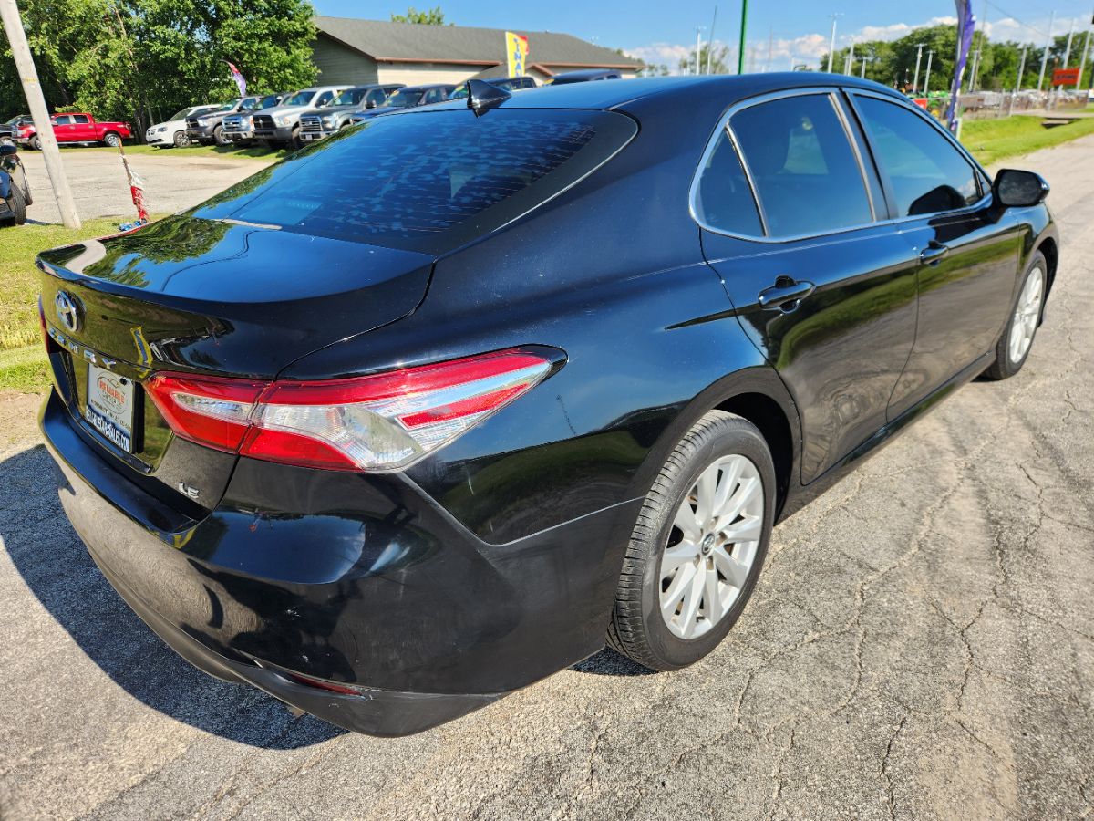 2020 Toyota Camry LE - Photo 8