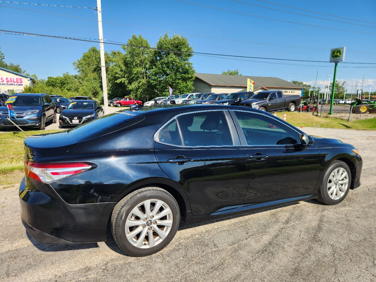 2020 Toyota Camry LE - Photo 9