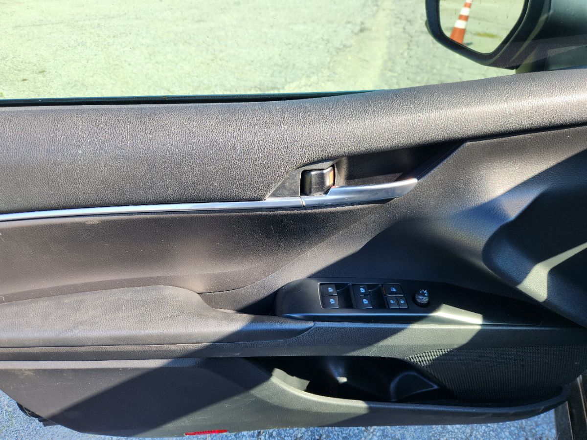 2020 Toyota Camry LE - Photo 12