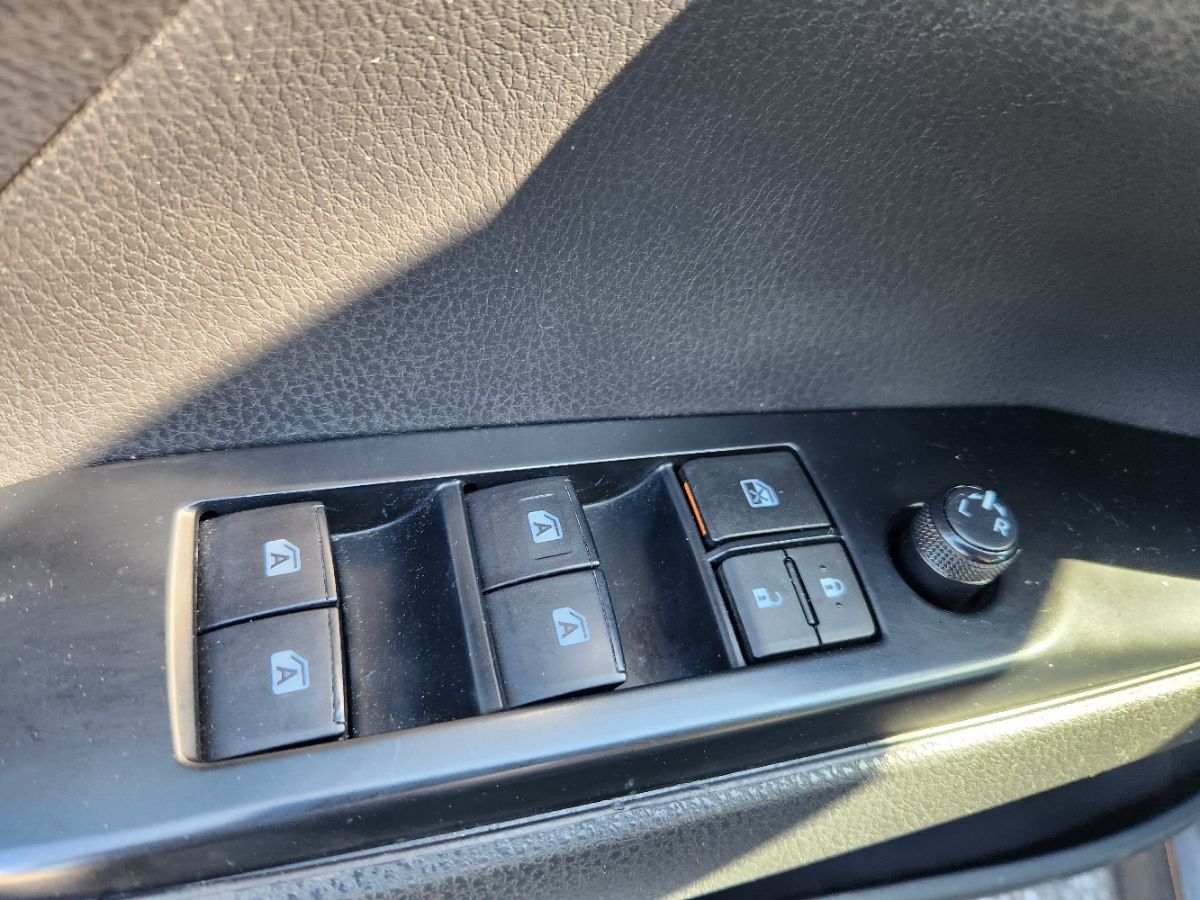 2020 Toyota Camry LE - Photo 13