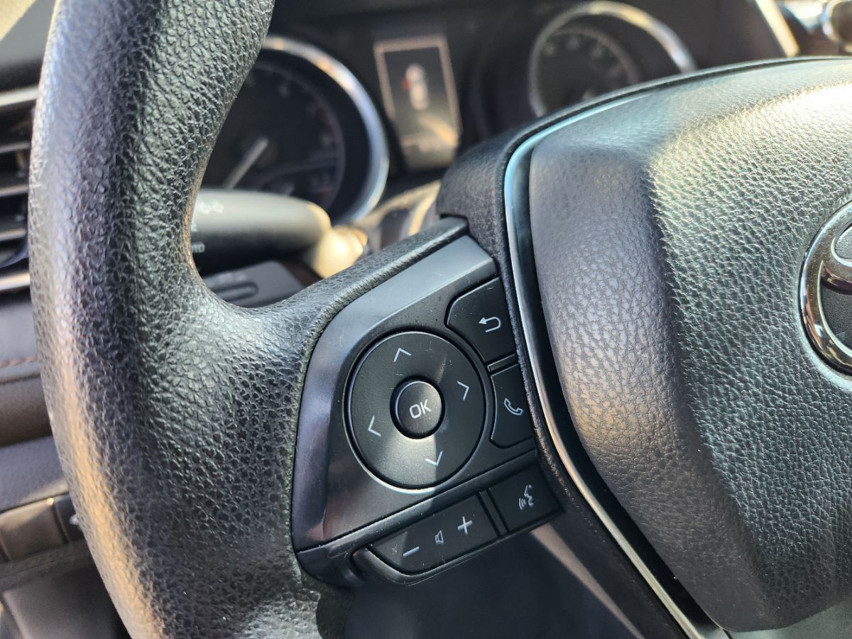 2020 Toyota Camry LE - Photo 16