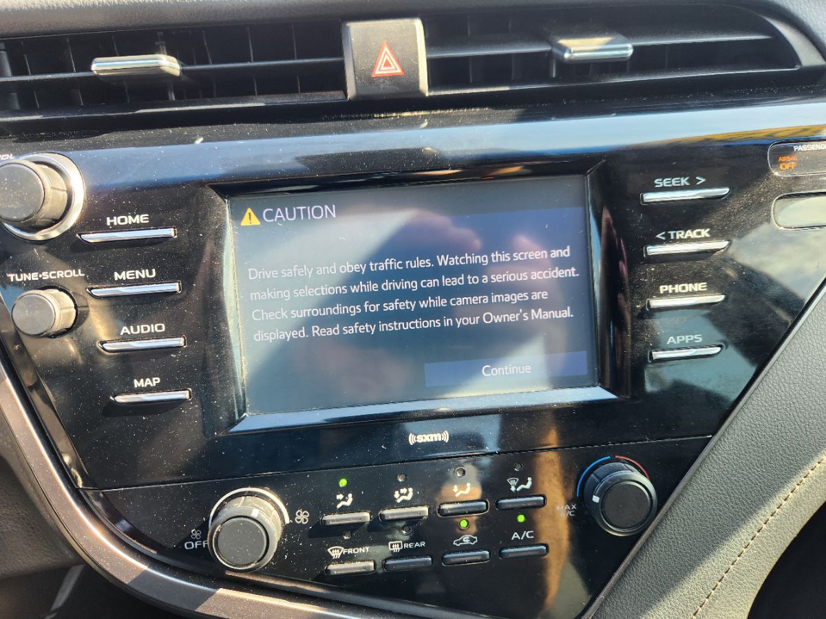 2020 Toyota Camry LE - Photo 19