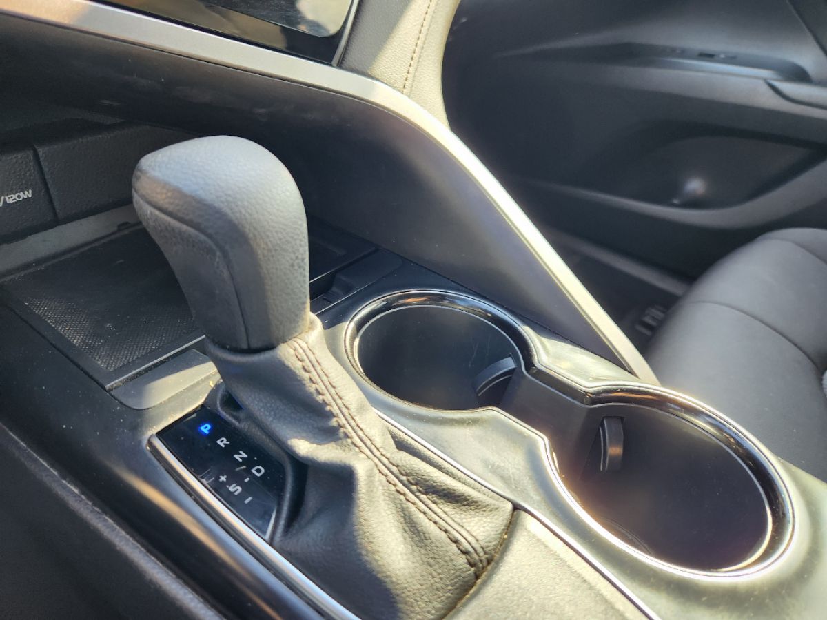 2020 Toyota Camry LE - Photo 22