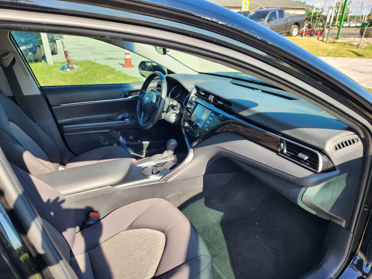 2020 Toyota Camry LE - Photo 25