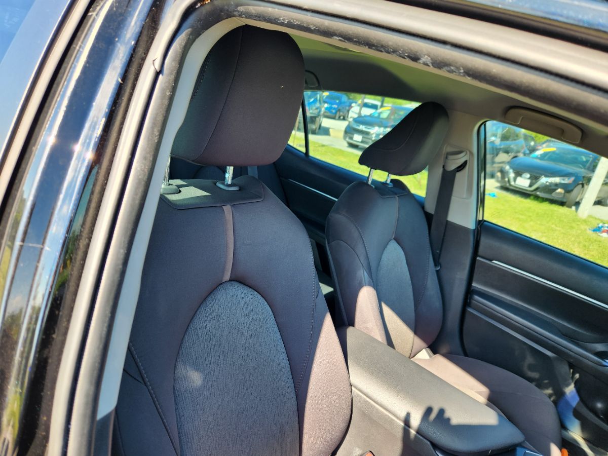 2020 Toyota Camry LE - Photo 26