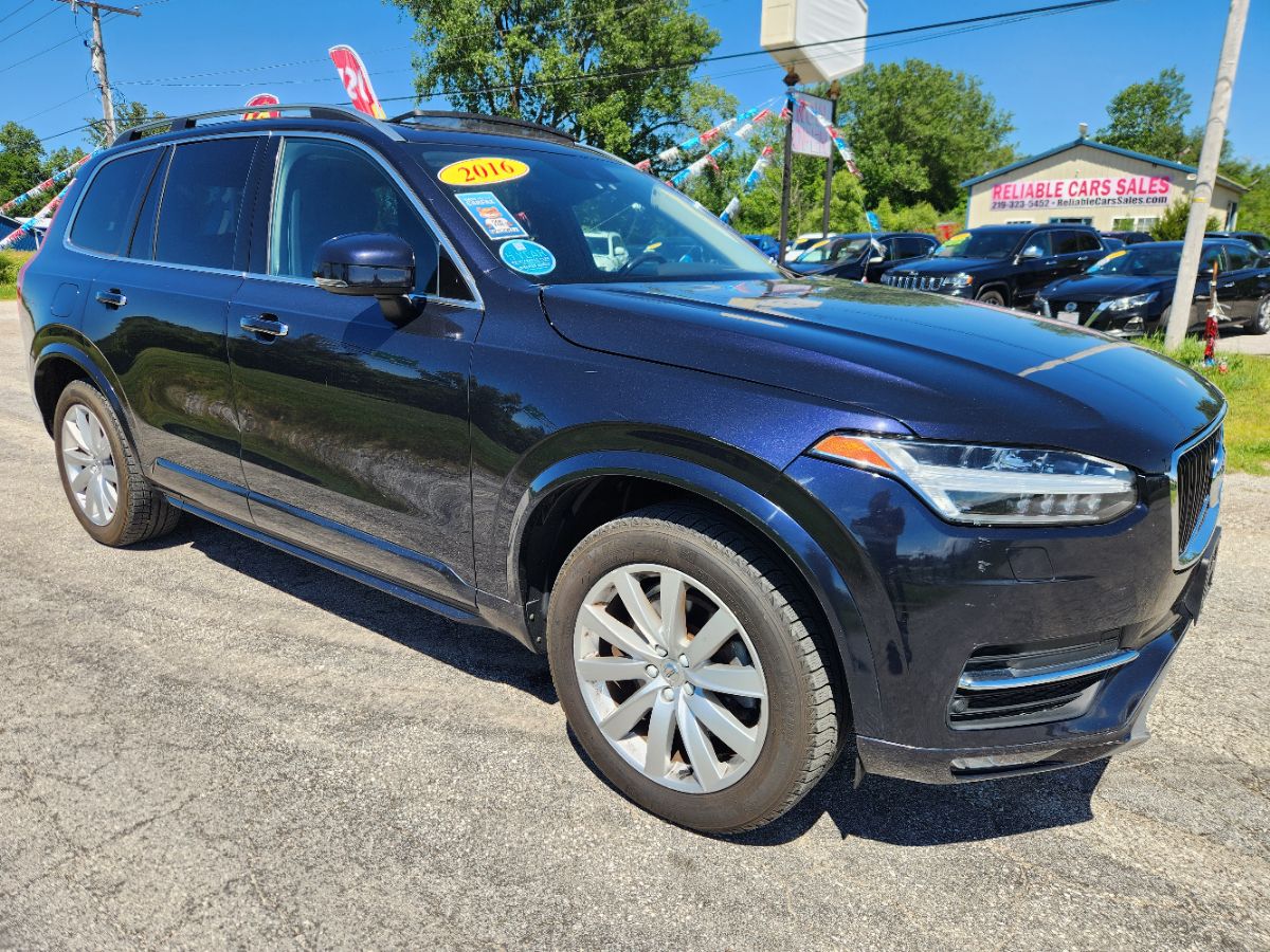 2016 Volvo XC90 T6 Momentum