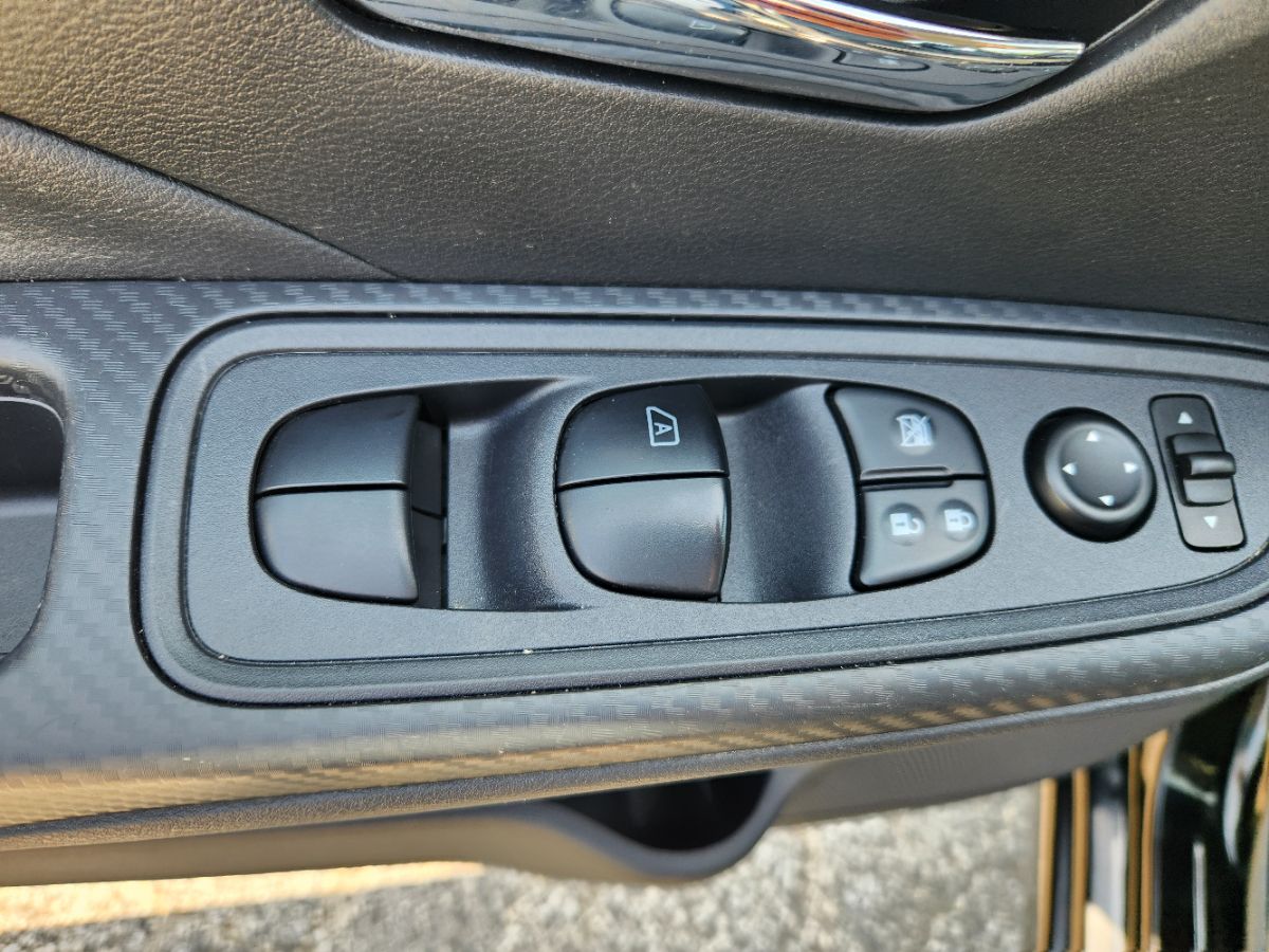 2025 Nissan Versa Sedan SV - Photo 13