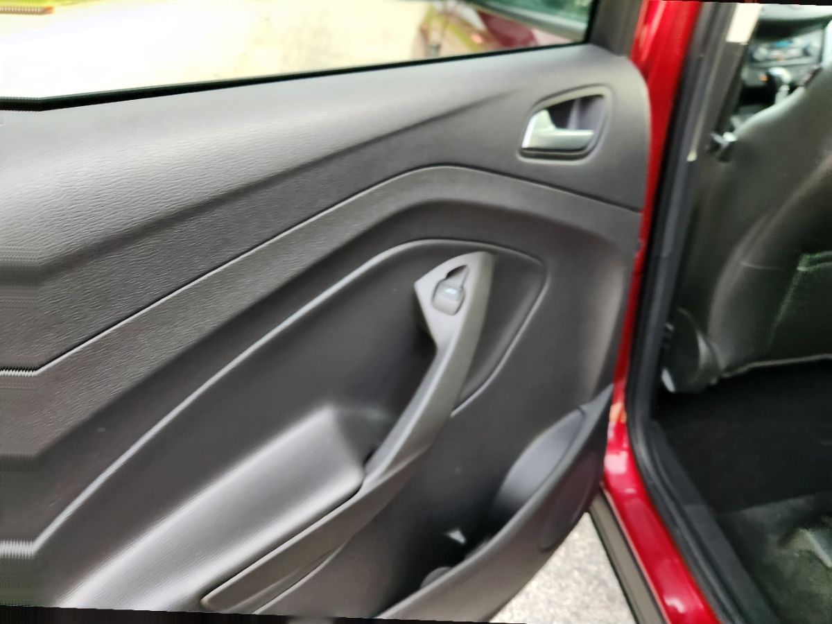Photo 30 of this Ford Escape