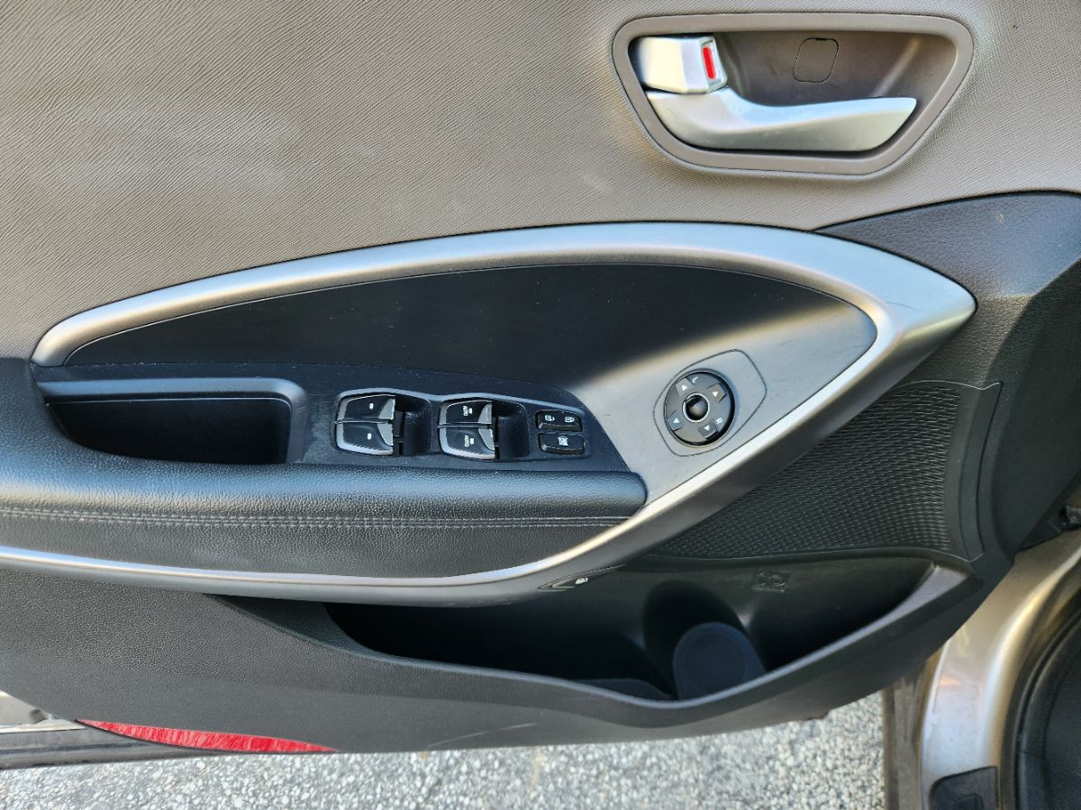 Photo 12 of this Hyundai Santa Fe Sport