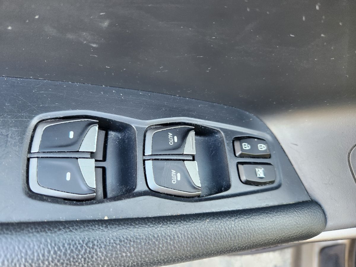 Photo 13 of this Hyundai Santa Fe Sport