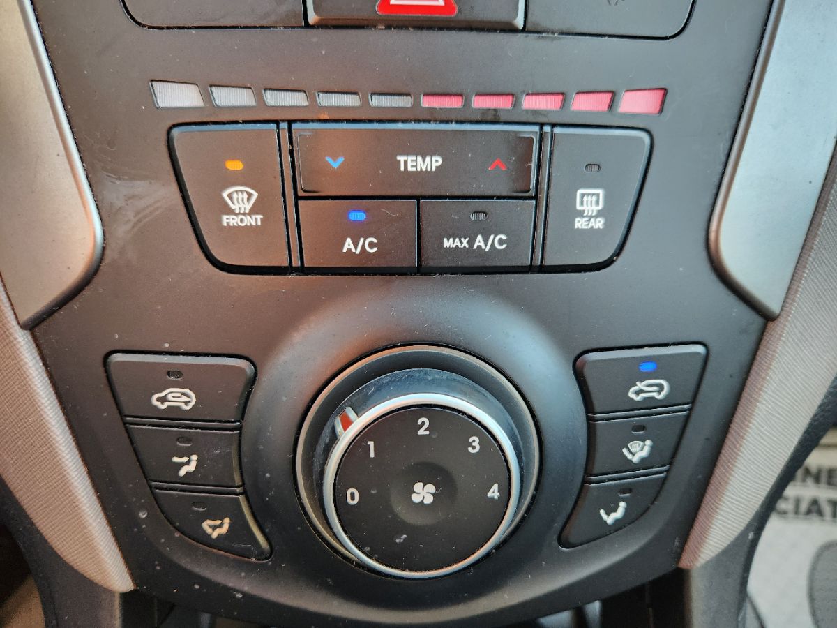 Photo 19 of this Hyundai Santa Fe Sport
