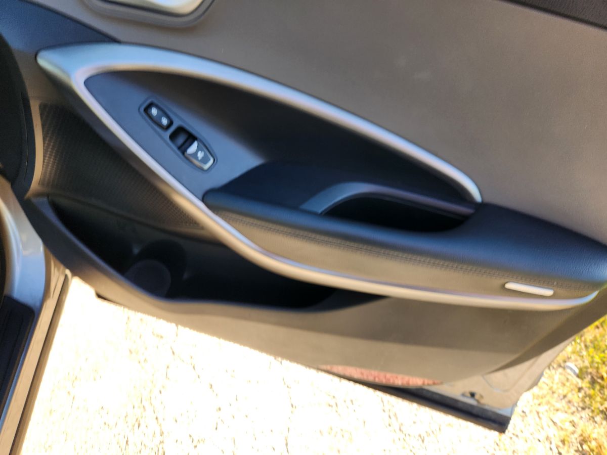 Photo 23 of this Hyundai Santa Fe Sport