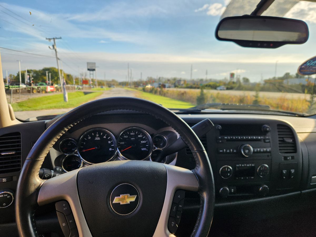 Photo 13 of this Chevrolet Silverado 1500