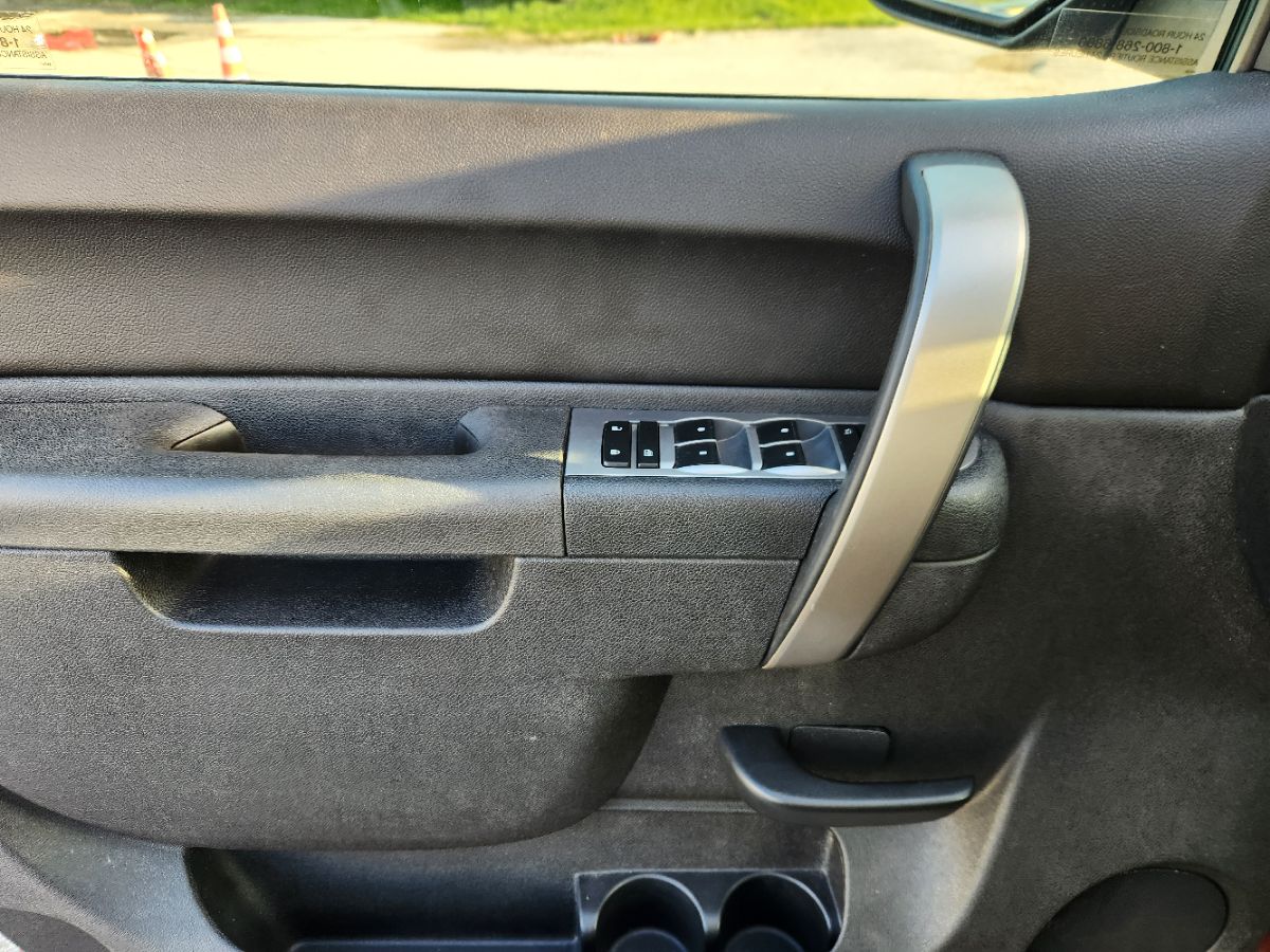 Photo 14 of this Chevrolet Silverado 1500