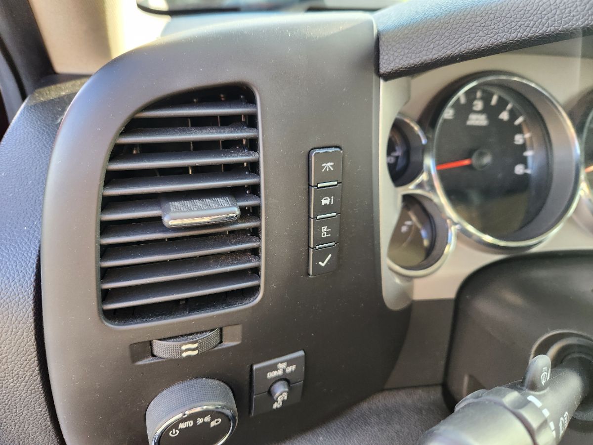 Photo 16 of this Chevrolet Silverado 1500