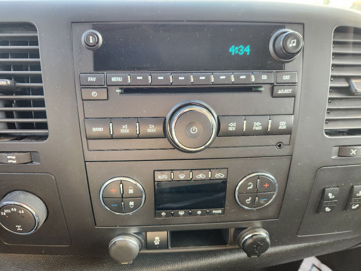 Photo 19 of this Chevrolet Silverado 1500