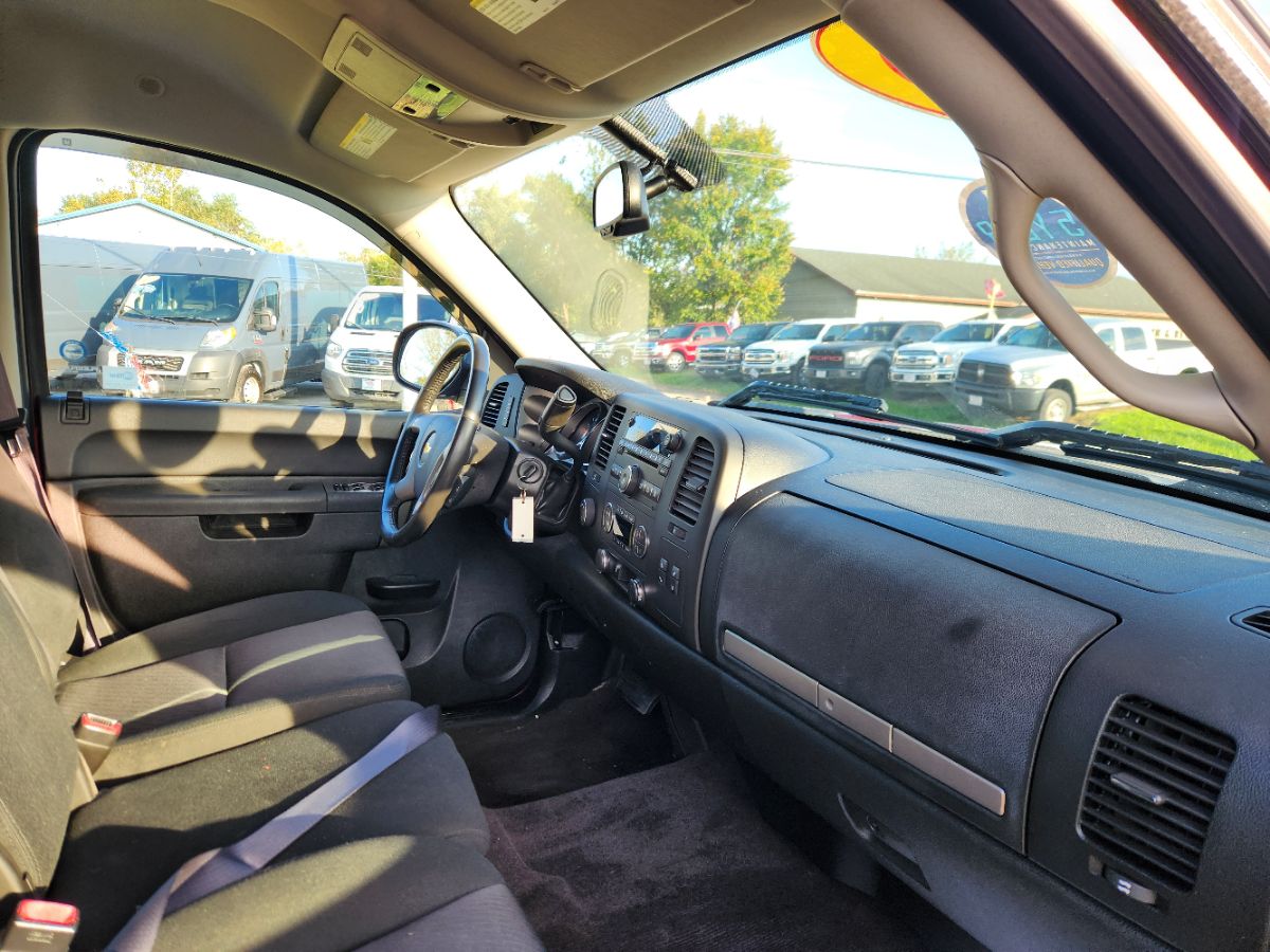 Photo 23 of this Chevrolet Silverado 1500
