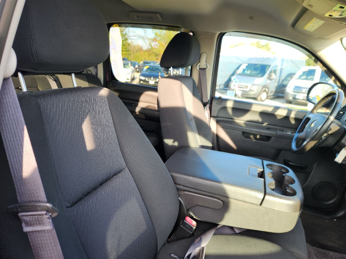 Photo 24 of this Chevrolet Silverado 1500