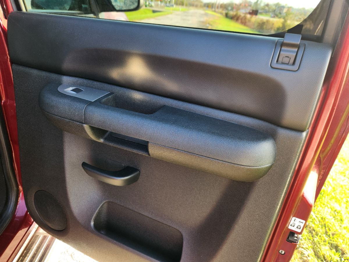 Photo 25 of this Chevrolet Silverado 1500