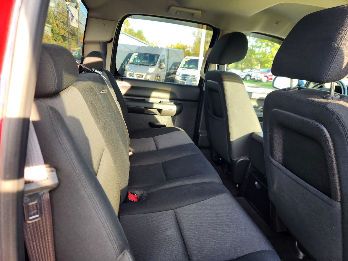 Photo 26 of this Chevrolet Silverado 1500