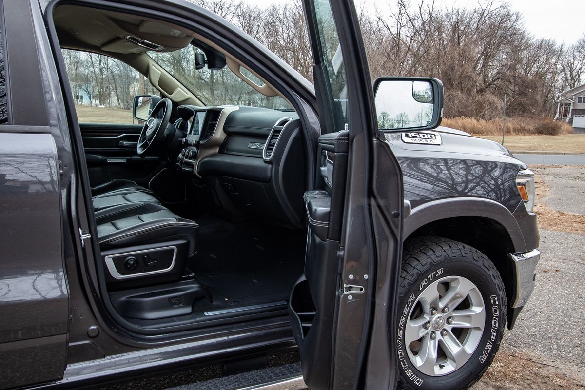 2019 Ram 1500 Laramie photo 16