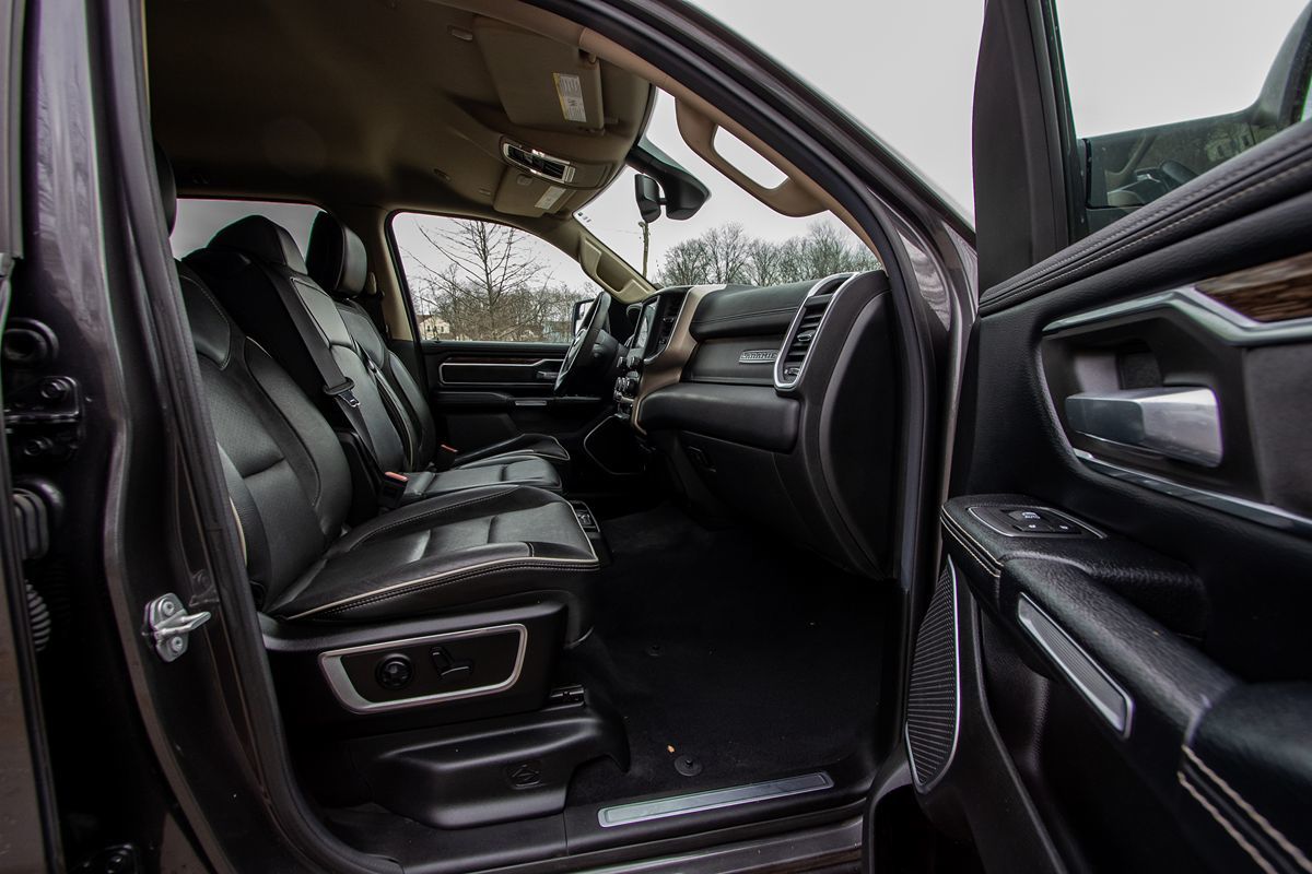 2019 Ram 1500 Laramie photo 17