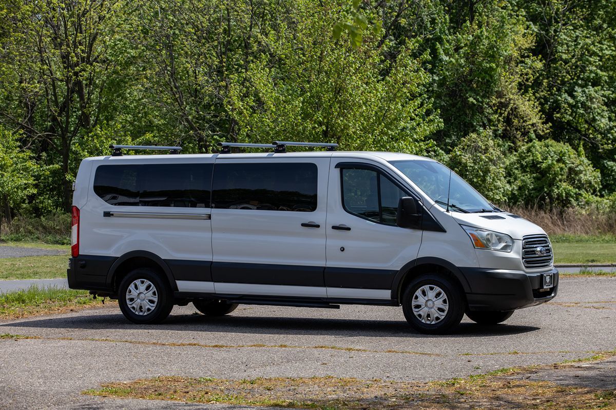 2017 Ford Transit XLT photo 3