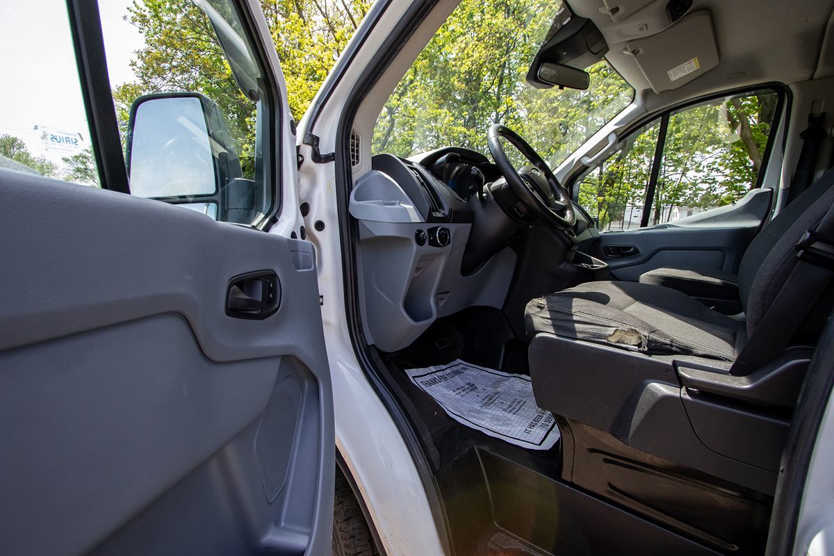 2017 Ford Transit XLT photo 8