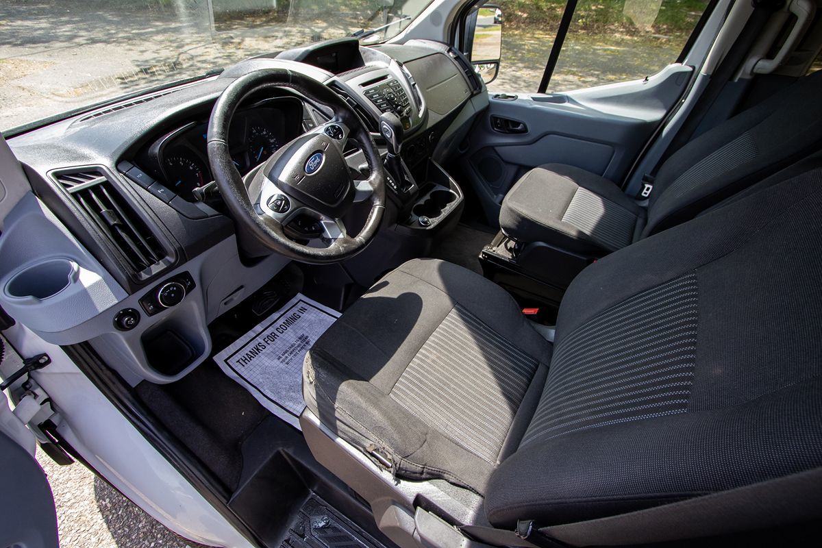2017 Ford Transit XLT photo 10
