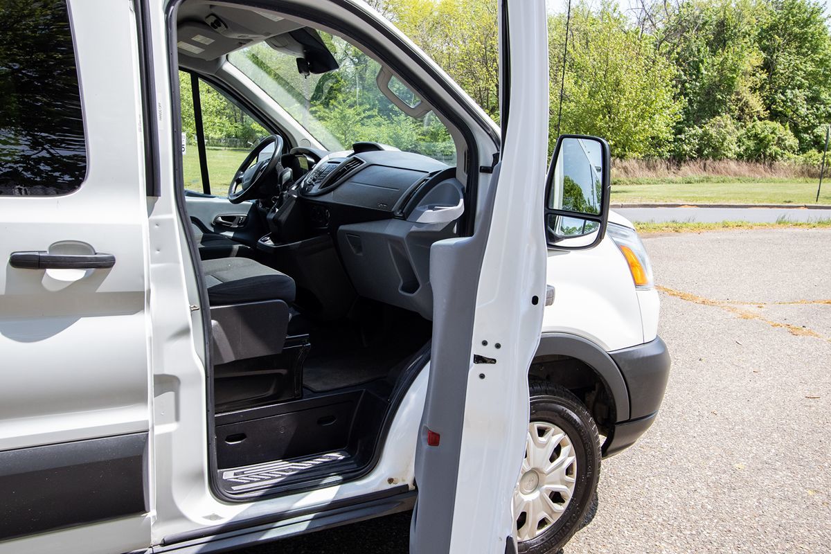 2017 Ford Transit XLT photo 14