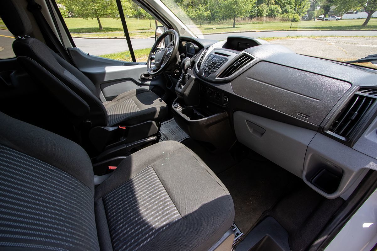 2017 Ford Transit XLT photo 18