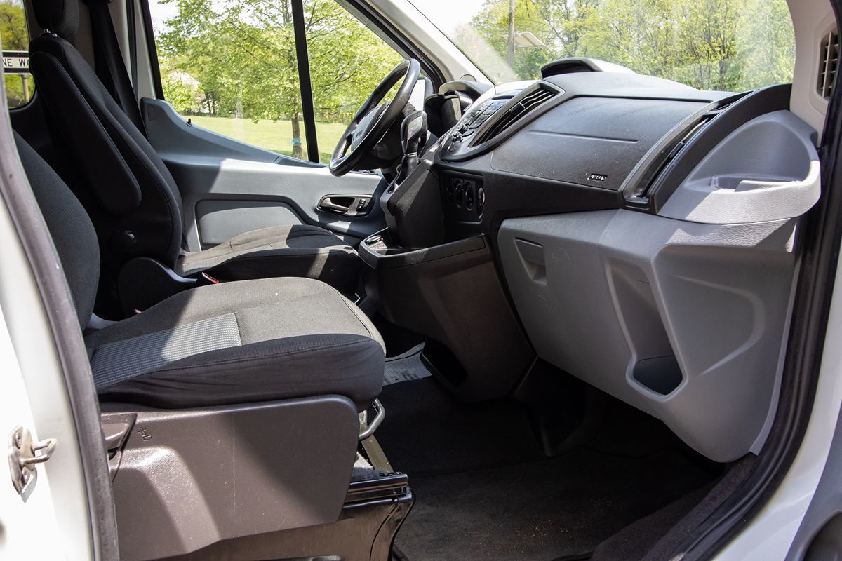 2017 Ford Transit XLT photo 19