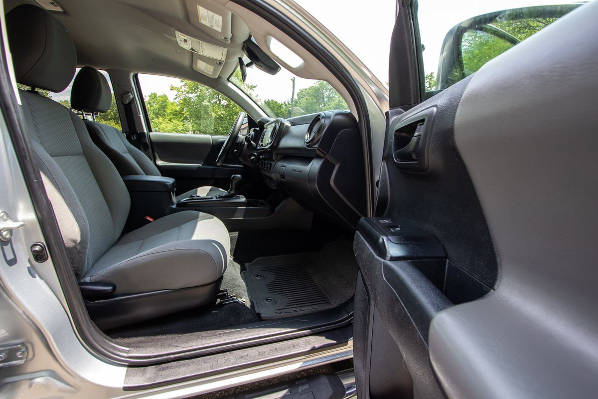 2022 Toyota Tacoma SR photo 16