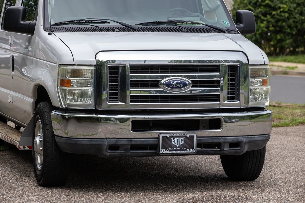 2011 Ford E-350 photo 4